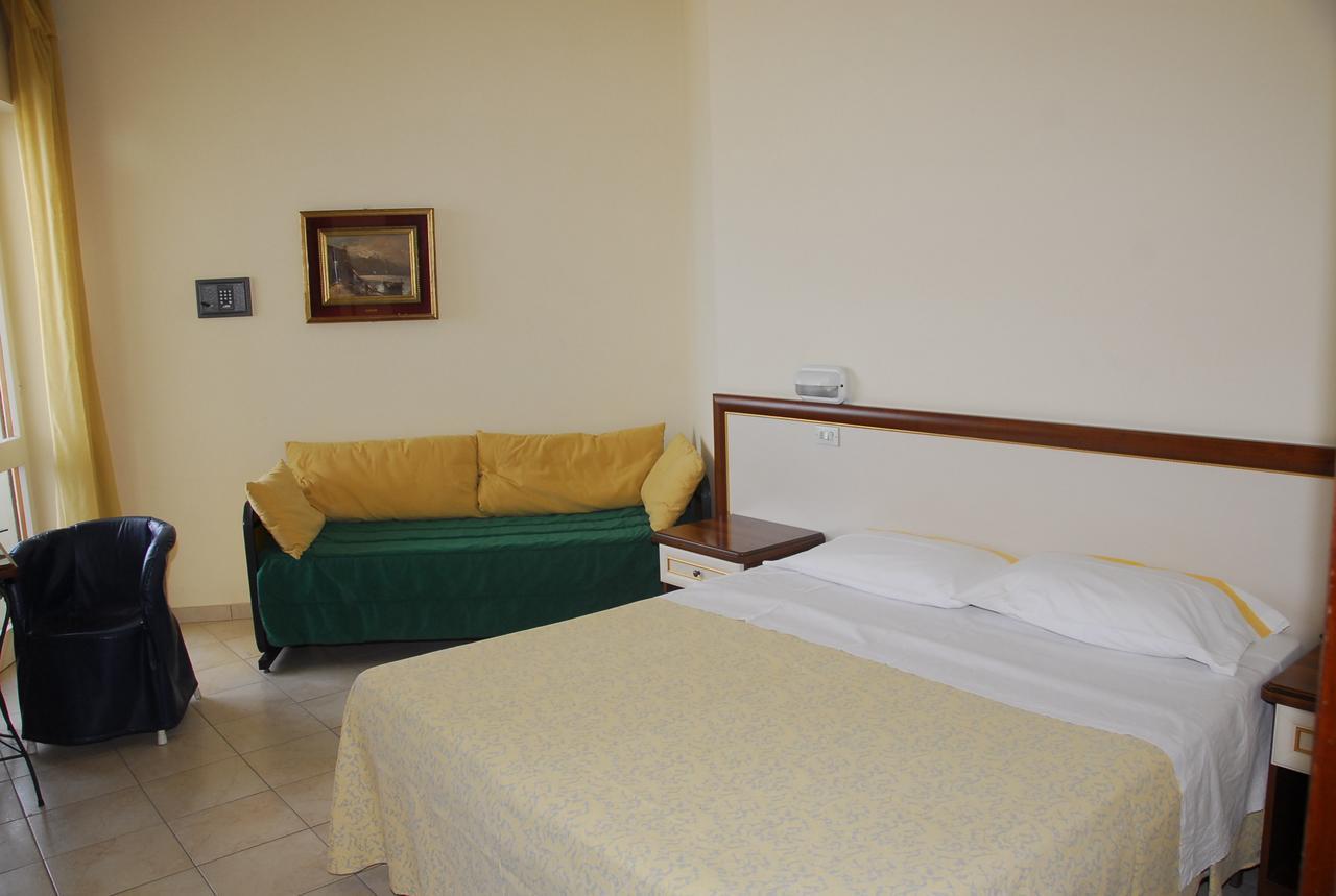Hotel Nettuno Cattolica Exterior foto