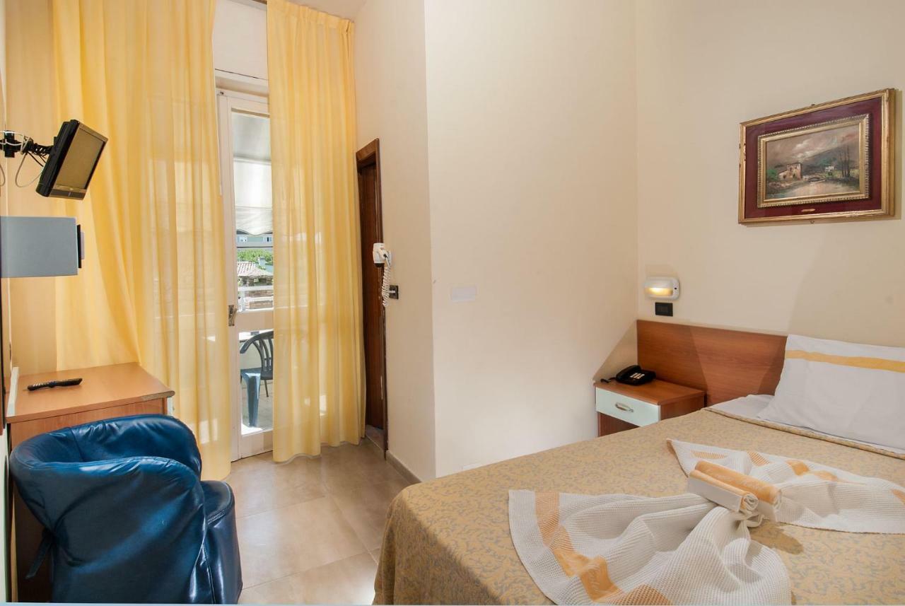 Hotel Nettuno Cattolica Exterior foto