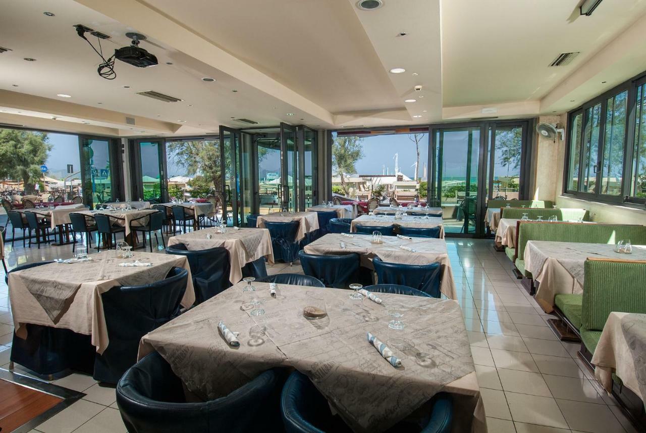 Hotel Nettuno Cattolica Exterior foto
