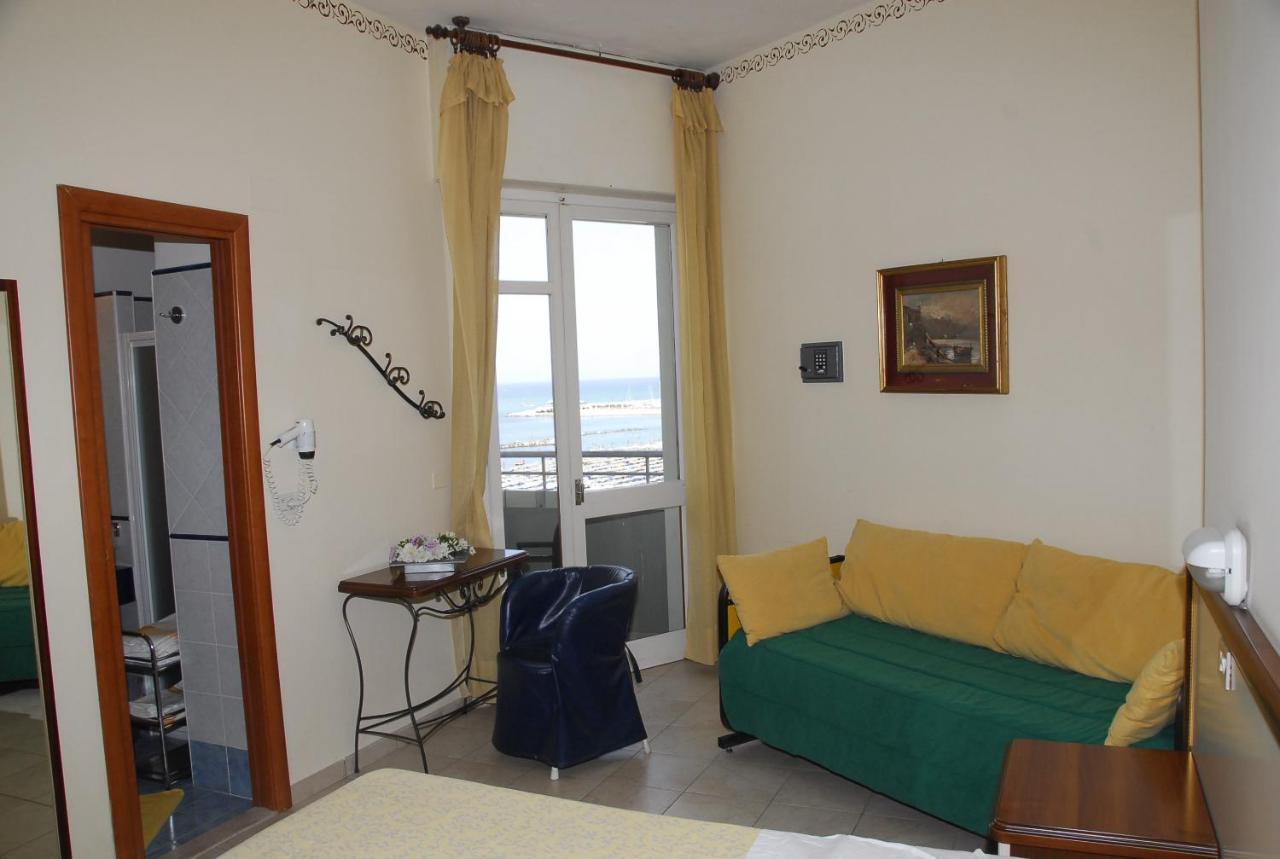 Hotel Nettuno Cattolica Exterior foto